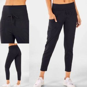 NWOT Fabletics Maj Pocket Pants M